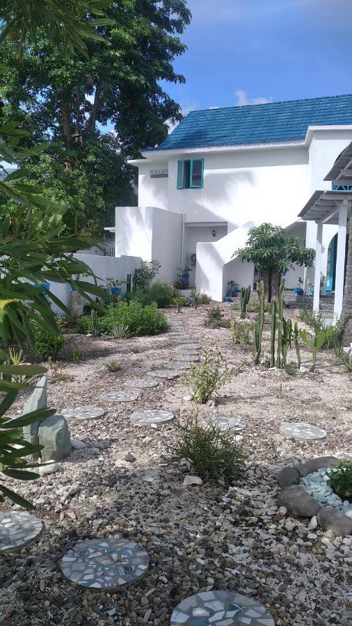 Anjo Maumere Hotel & Restaurant Exterior photo