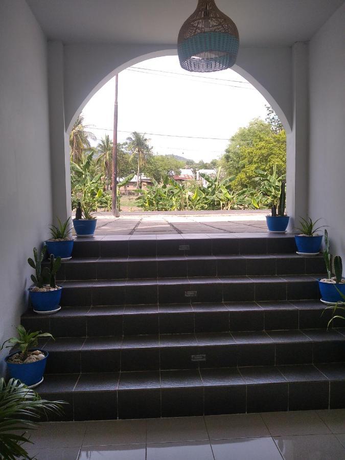 Anjo Maumere Hotel & Restaurant Exterior photo